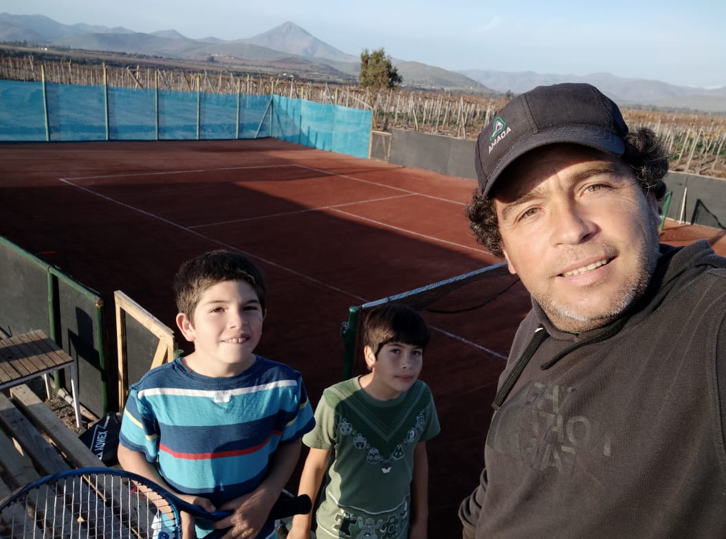 La historia del agrónomo que se hizo su propia cancha por $810.000