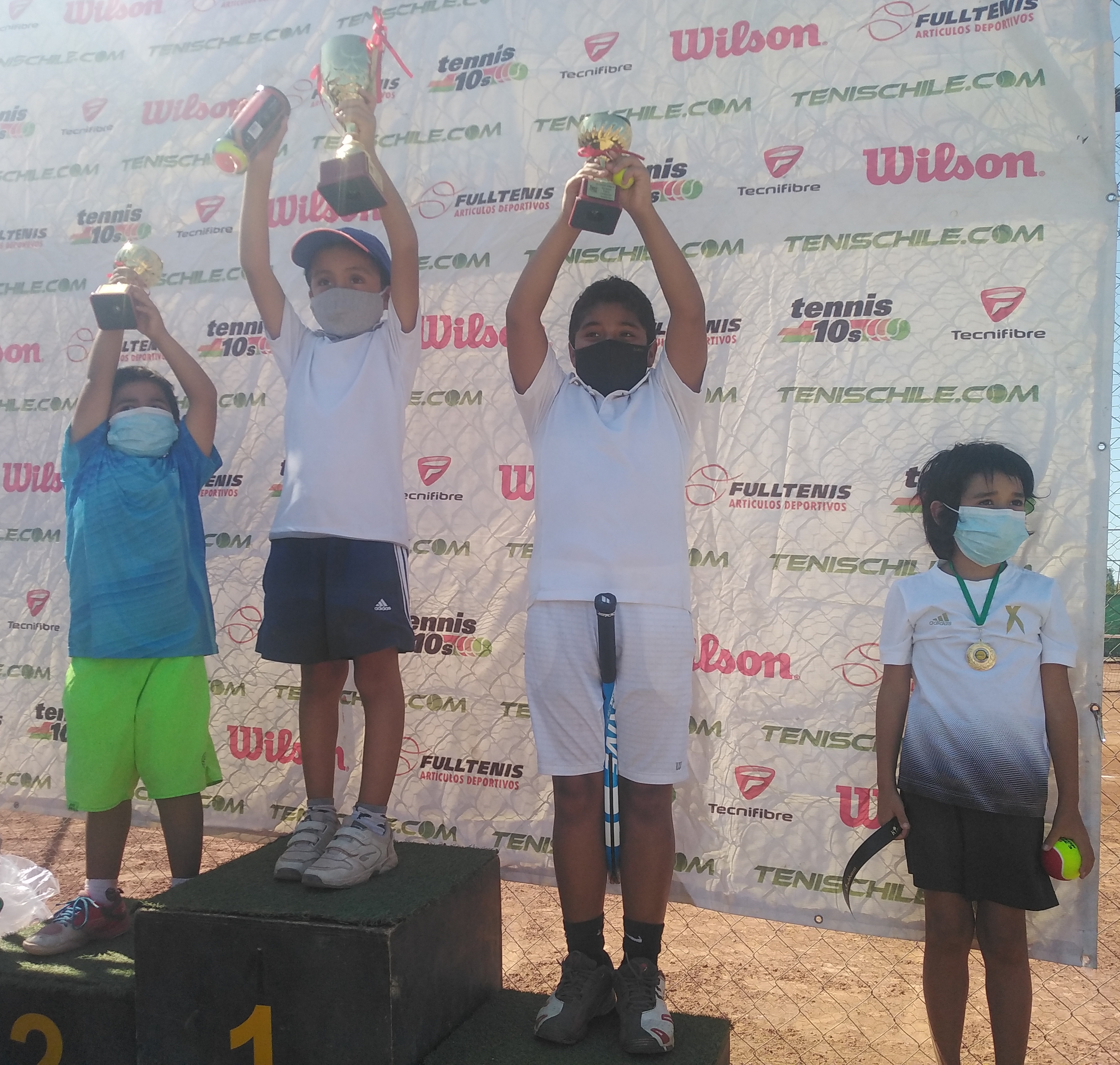 Rafael Carrasco y Máximo Rojas animaron la final de cancha Roja en Tenis 10