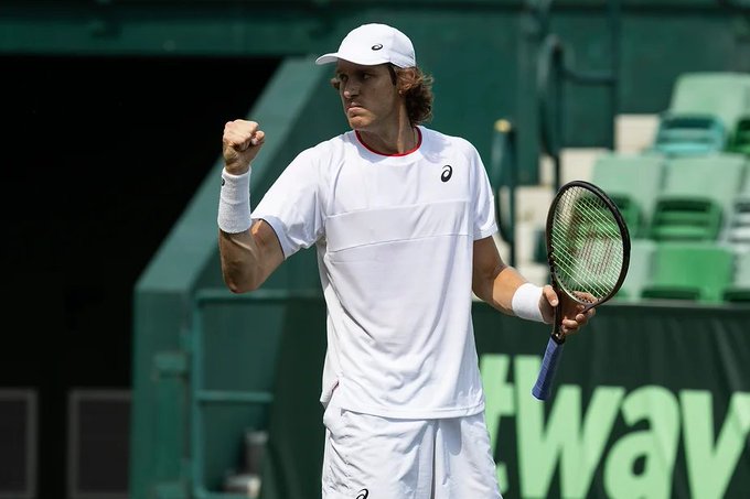 Jarry elimina a Tsitsipas en Halle