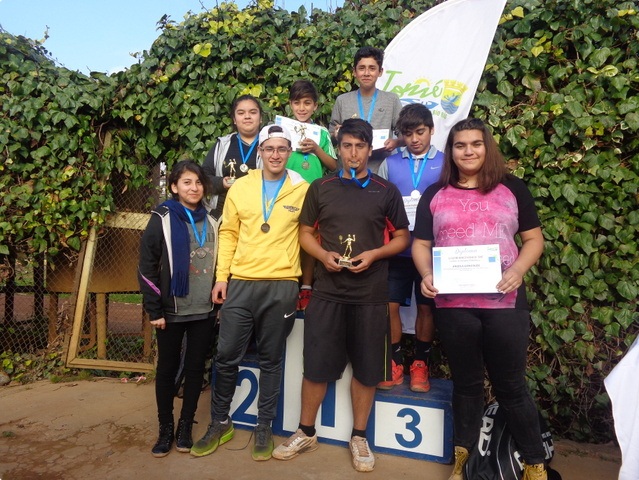 Tenistas de Mulchén se llevaron todos los premios en regional de Tomé