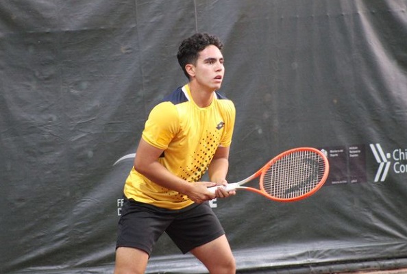 Torres sacó su tercer punto ATP