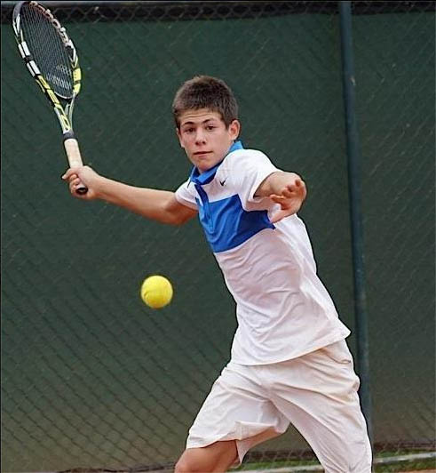 2 chilenos pasan la qualy en Túnez