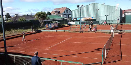 Club decide sobre contrato de profesor condenado por abusos