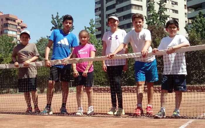Jóvenes tenistas de Aysén participaron en torneos en Santiago