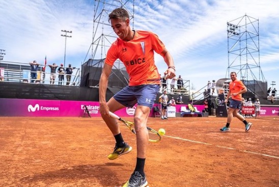 Del futbol al tenis, 3 jugadores de la UC visitaron el ATP de Santiago