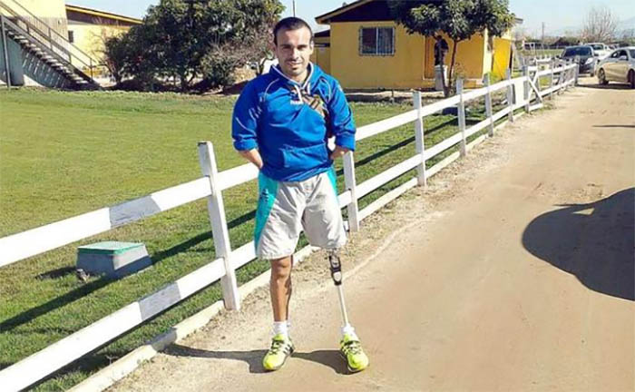 Tenista quillotano Adaptado de Pie consiguió apoyo para ir a competencia en Estados Unidos