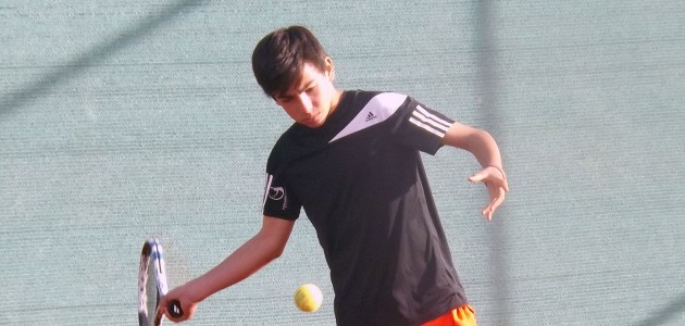 López se impone en el máximo de sets y sigue firme en COSAT de Valencia