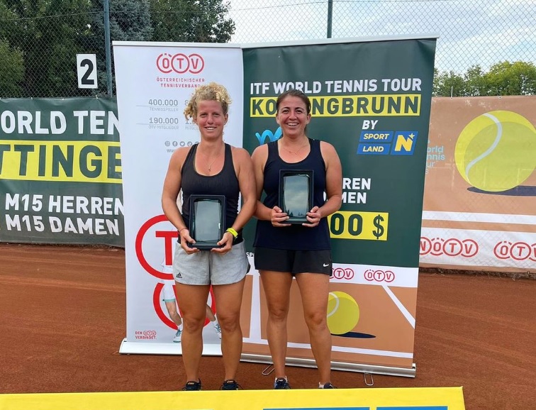 Fernanda Labraña es subcampeona en dobles