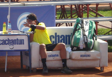 Rivera avanza a segunda ronda en Argentina