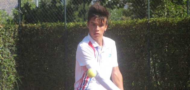 Becerra a semifinales y enfrentará a su parner de dobles