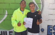 La familia del tenis lo hizo posible, Becerra viajará a jugar 6 torneos fuera de Chile