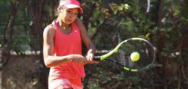 Josefa Fernández se aferra al dobles en el Panamá Bowl