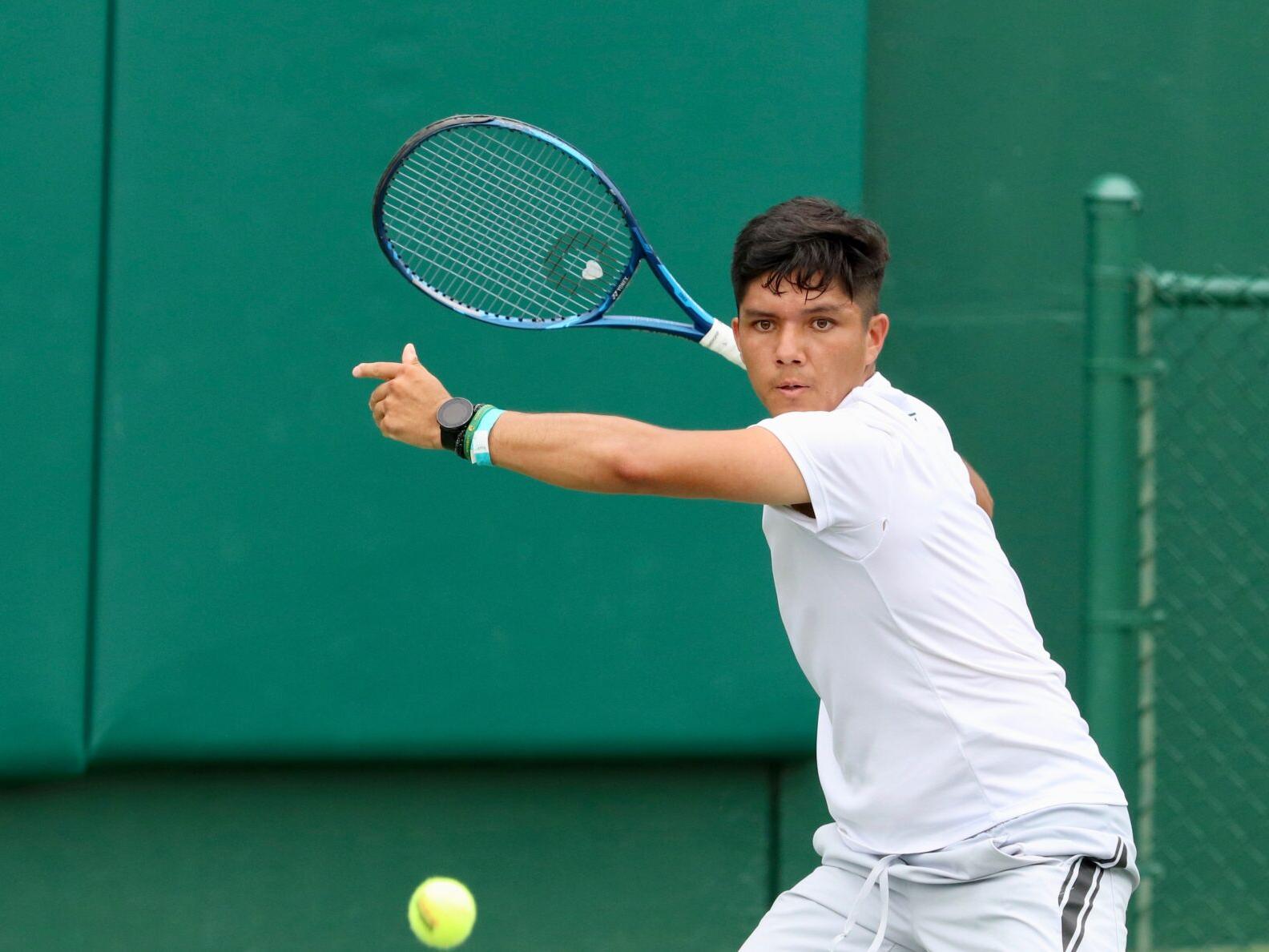 Soto eliminado, pero se metió en semi de dobles