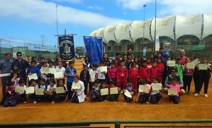 Programa mini-tenis cumplió su cuarta temporada: El tenis abre puertas en la arcilla de Coquimbo