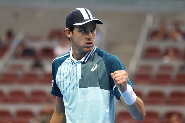 Jarry a tercera ronda en Roma