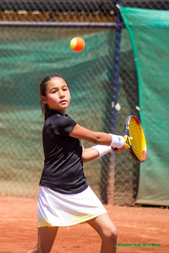 La increíble resiliencia de la ganadora de cancha naranja del último tenis 10