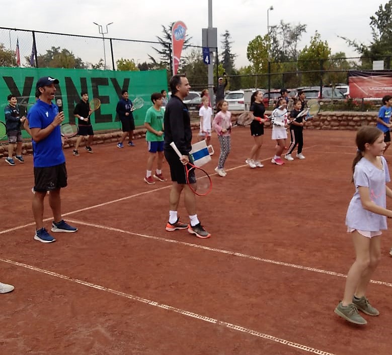 Fernando González enseñó sus secretos a niños rancagüinos