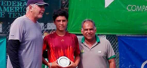 Piero Fernández se quedó con el vicecampeonato individual de la Guayaquil Bowl