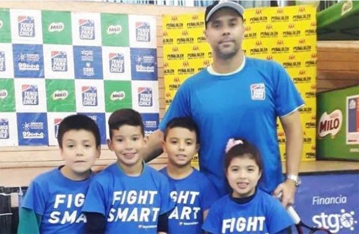 Junto a una leyenda: niños del Colegio Bellavista de La Florida tuvieron clínica con Feña González