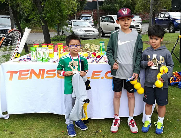 Sobarzo gana Tenis 10 y recupera el 1 en cancha roja