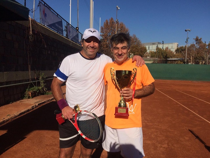 Urrutia y Navarro celebran en el Senior del Stade Francais